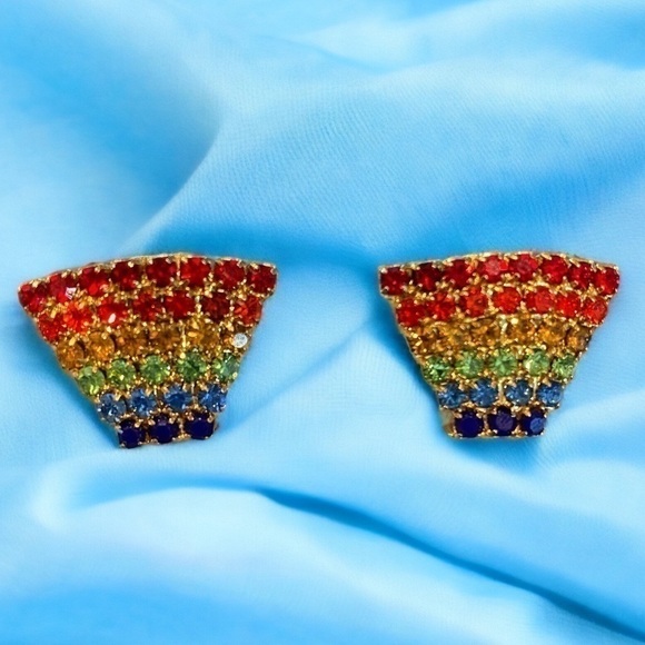 Rainbow Rhinestone Gold Tone Clip On Earrings Vintage - Picture 1 of 10